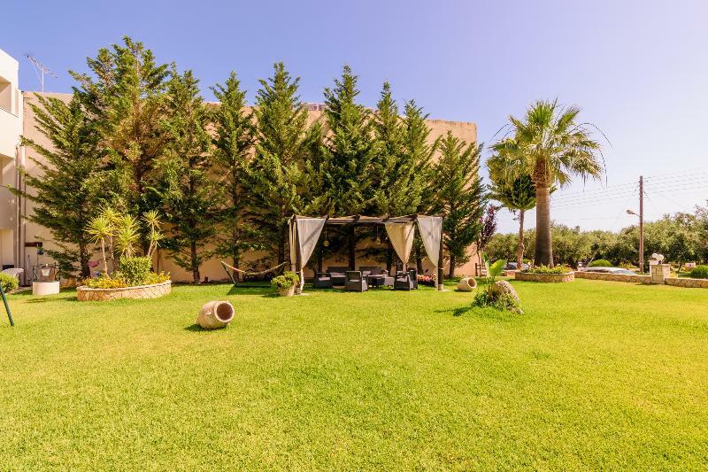Remezzo Studios & Apartments Amoudi Exteriér fotografie