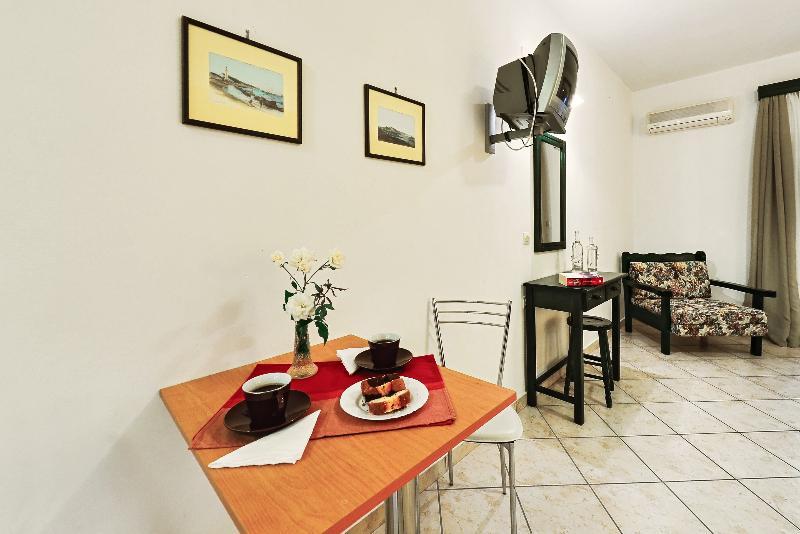 Remezzo Studios & Apartments Amoudi Exteriér fotografie